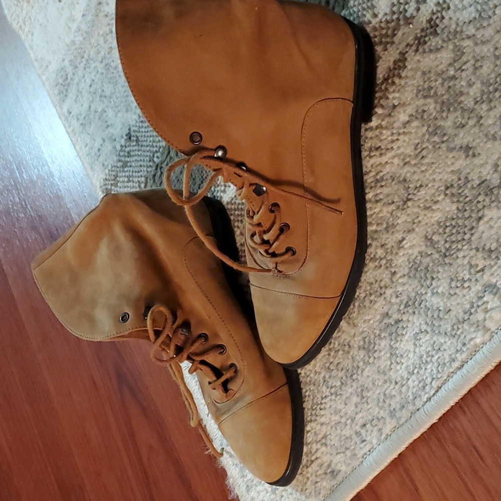 Nordstrom tan suede ankle boots. Size 5